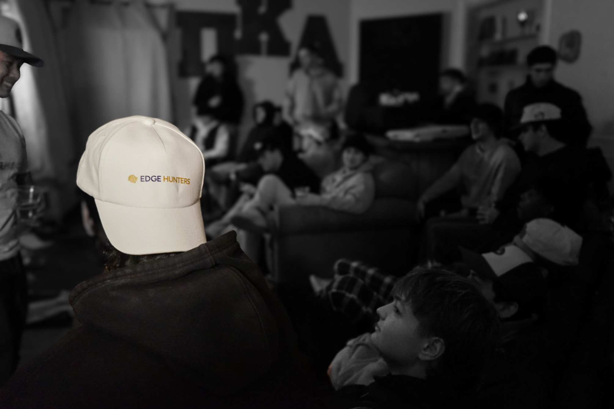 Embajadores de EdgeHunters en una reunión del equipo